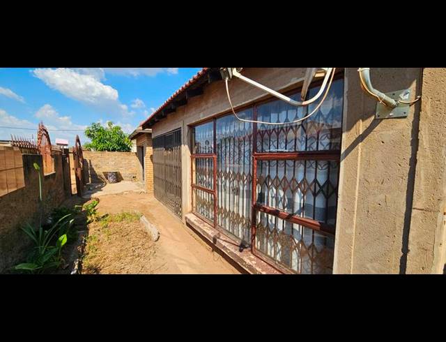 4 BEDROOM HOUSE FOR SALE IN SOSHANGUVE TT